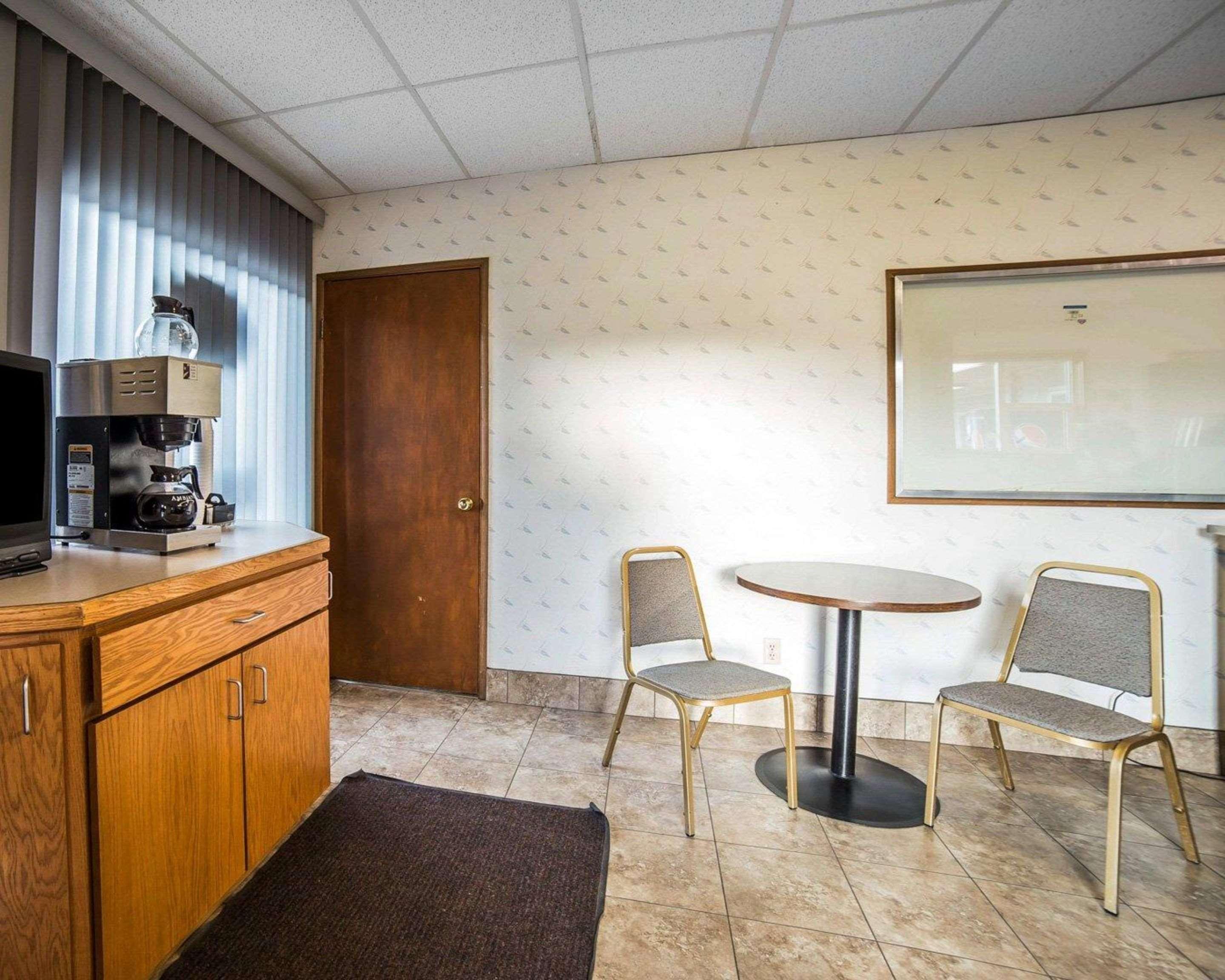 Rodeway Inn & Suites Arlington Exteriér fotografie