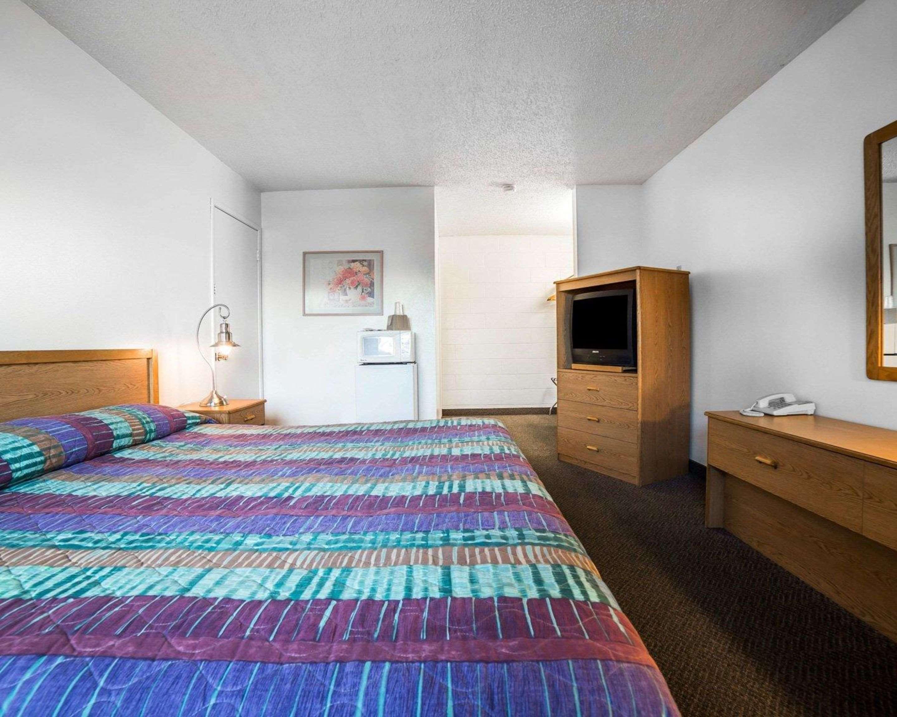 Rodeway Inn & Suites Arlington Exteriér fotografie