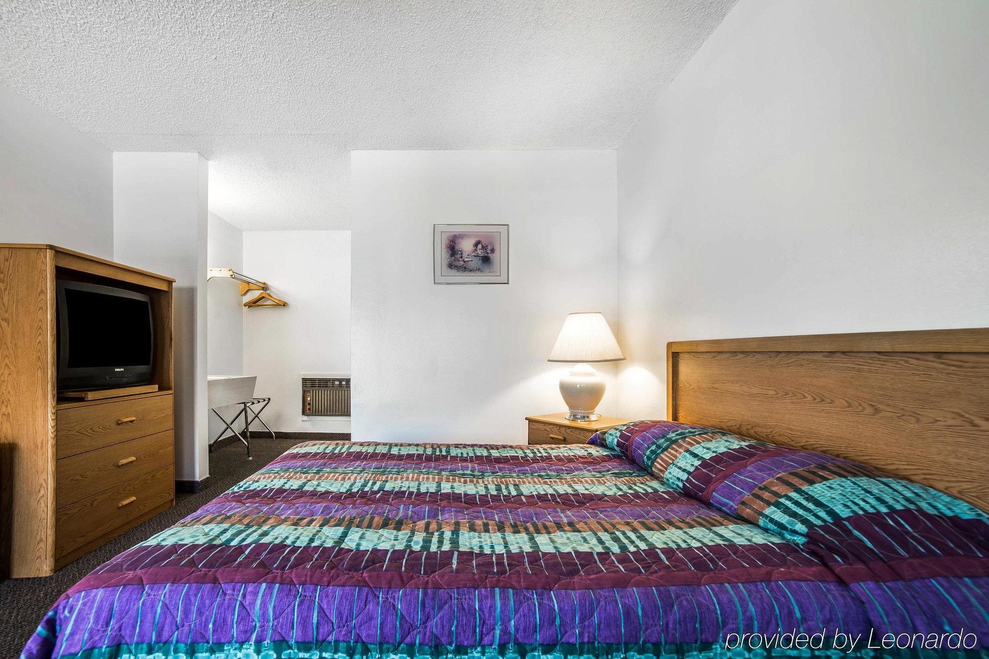 Rodeway Inn & Suites Arlington Exteriér fotografie