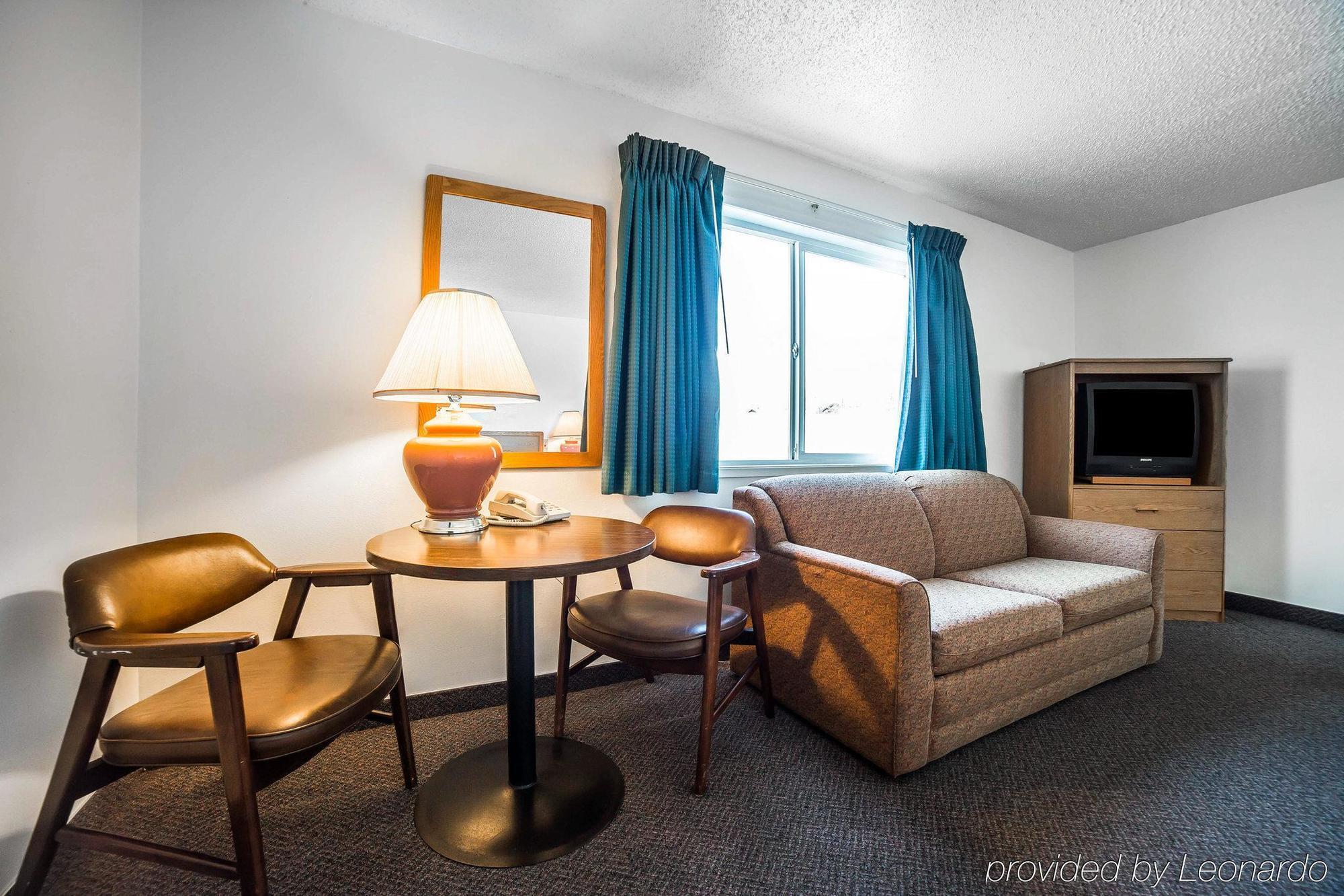 Rodeway Inn & Suites Arlington Exteriér fotografie