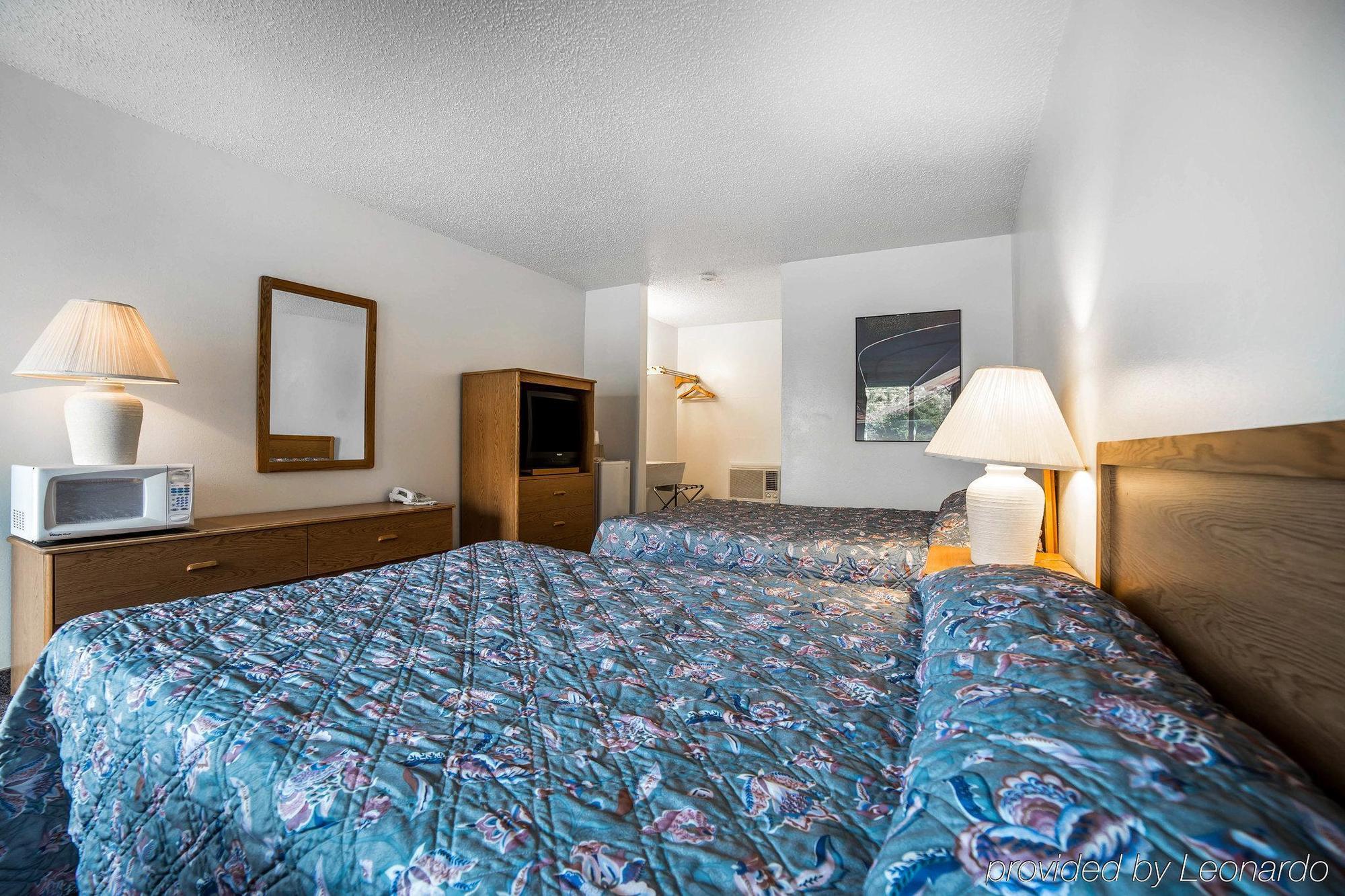 Rodeway Inn & Suites Arlington Exteriér fotografie