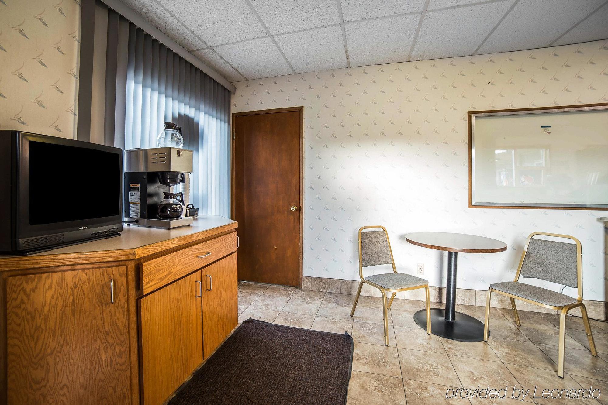 Rodeway Inn & Suites Arlington Exteriér fotografie